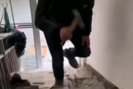 长丰讨债公司如何把握上门催款的时机